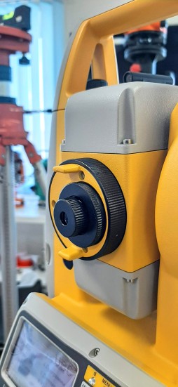 Тахеометр South N3  СКО 2&quot; дальномер 1000 м.  